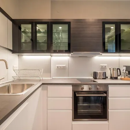 アパート Cozy 3-bedroom With Stylish Comfort And Chic Decor ソフィア