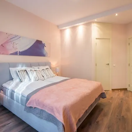 アパート Cozy 3-bedroom With Stylish Comfort And Chic Decor ソフィア