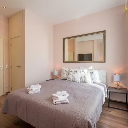 Apartment Cozy 3-bedroom With Stylish Comfort And Chic Decor