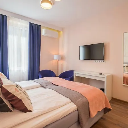 Cozy 3-bedroom With Stylish Comfort And Chic Decor アパート ソフィア