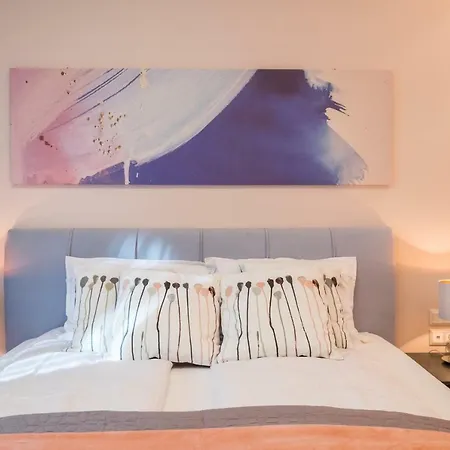 Apartmán Cozy 3-bedroom With Stylish Comfort And Chic Decor *