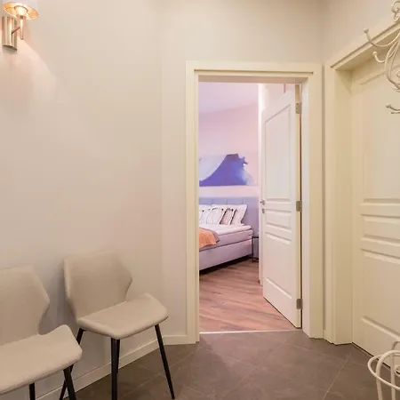 Lägenhet Cozy 3-bedroom With Stylish Comfort And Chic Decor *