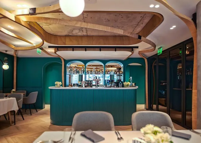 Cozy 3-bedroom With Stylish Comfort And Chic Decor *