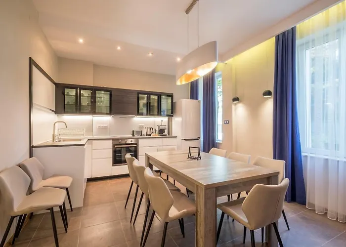 Cozy 3-bedroom With Stylish Comfort And Chic Decor Apartament