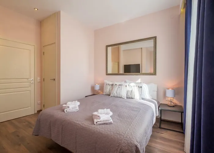 Appartement Cozy 3-bedroom With Stylish Comfort And Chic Decor