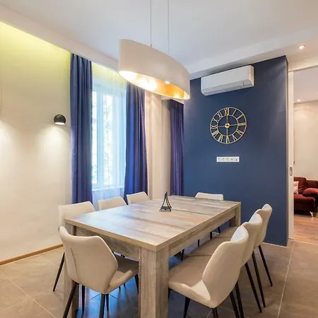 Apartman Cozy 3-bedroom With Stylish Comfort And Chic Decor