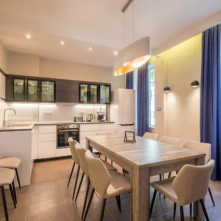Cozy 3-bedroom With Stylish Comfort And Chic Decor Apartman