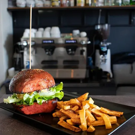 公寓 Cozy 3-bedroom With Stylish Comfort And Chic Decor