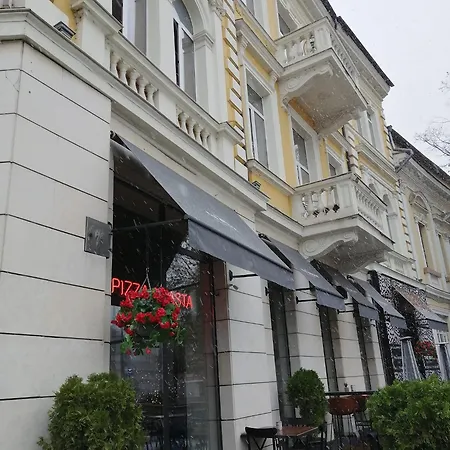 公寓 Cozy 3-bedroom With Stylish Comfort And Chic Decor *