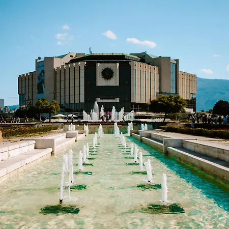 公寓 Cozy 3-bedroom With Stylish Comfort And Chic Decor