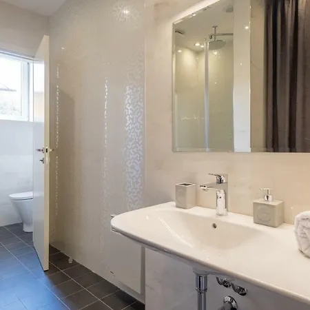 公寓 Cozy 3-bedroom With Stylish Comfort And Chic Decor 索菲亞